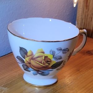 Vtg Royal Vale Teacup Yellow/Orange Roses & Blue Flowers Pattern 8215 England